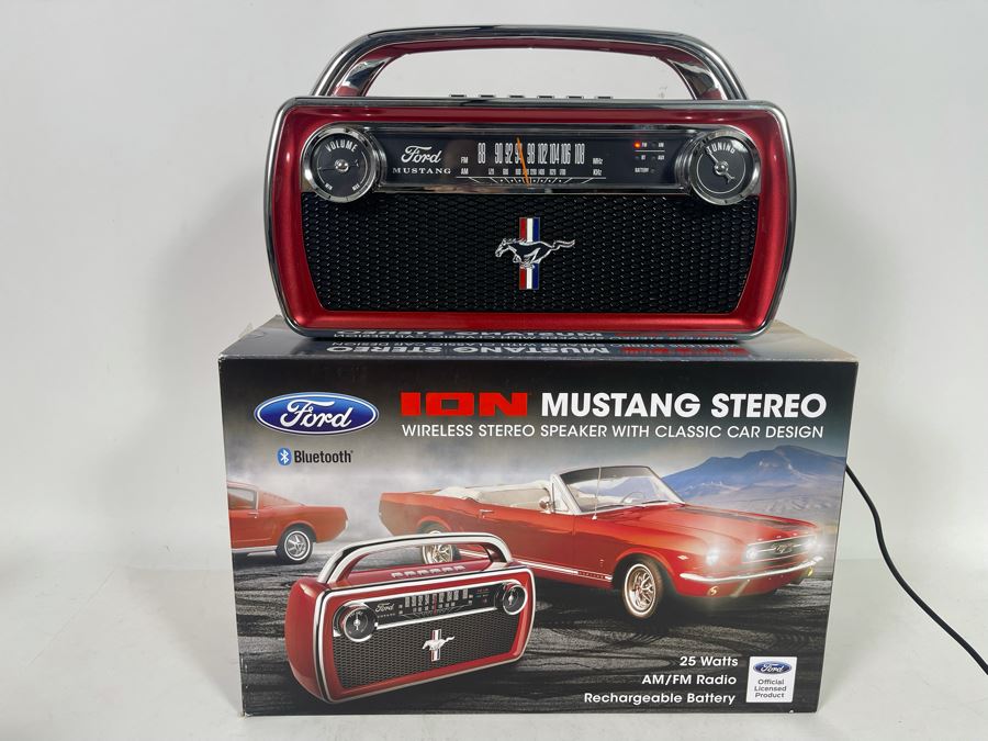 Ford Mustang ION Portable Stereo With Box [Photo 3]