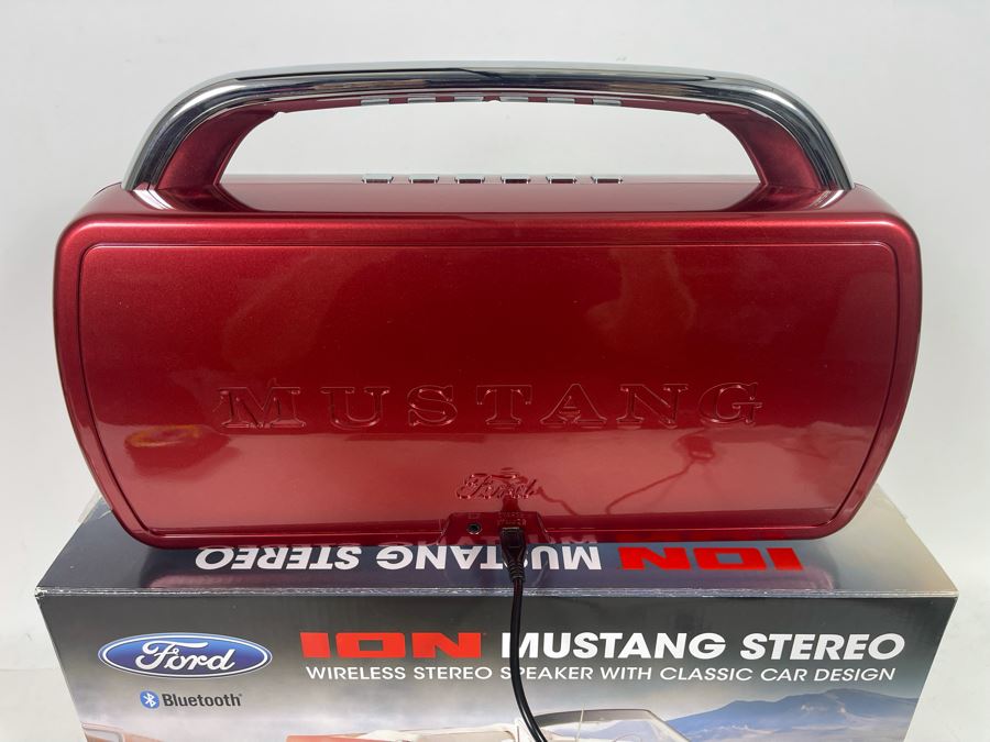 Ford Mustang ION Portable Stereo With Box [Photo 6]