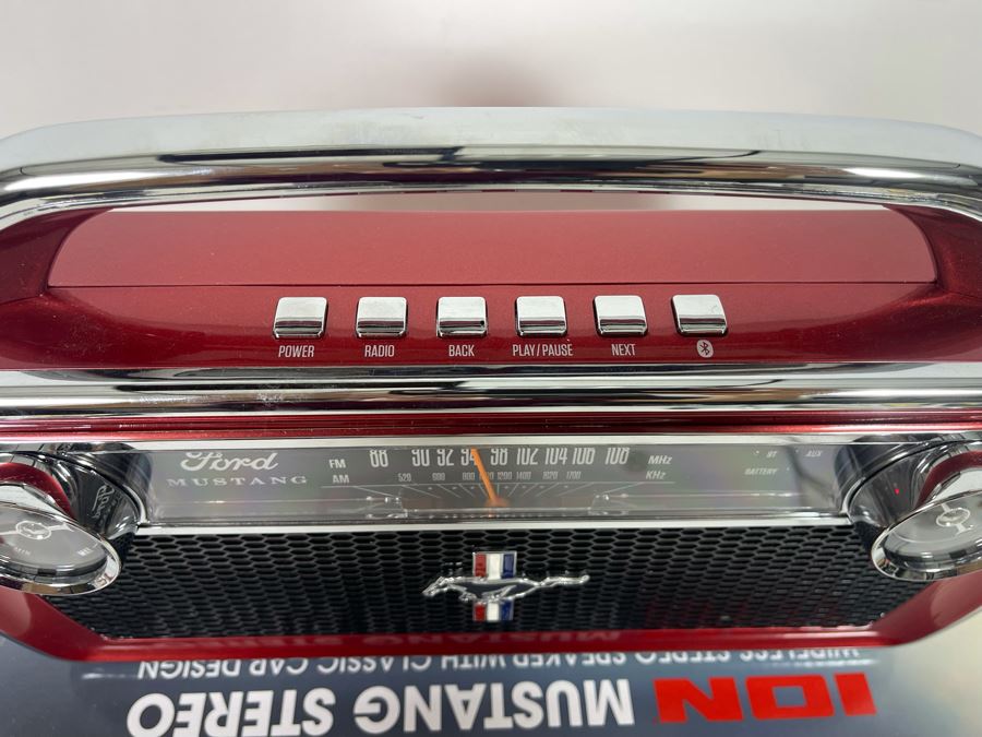 Ford Mustang ION Portable Stereo With Box [Photo 5]