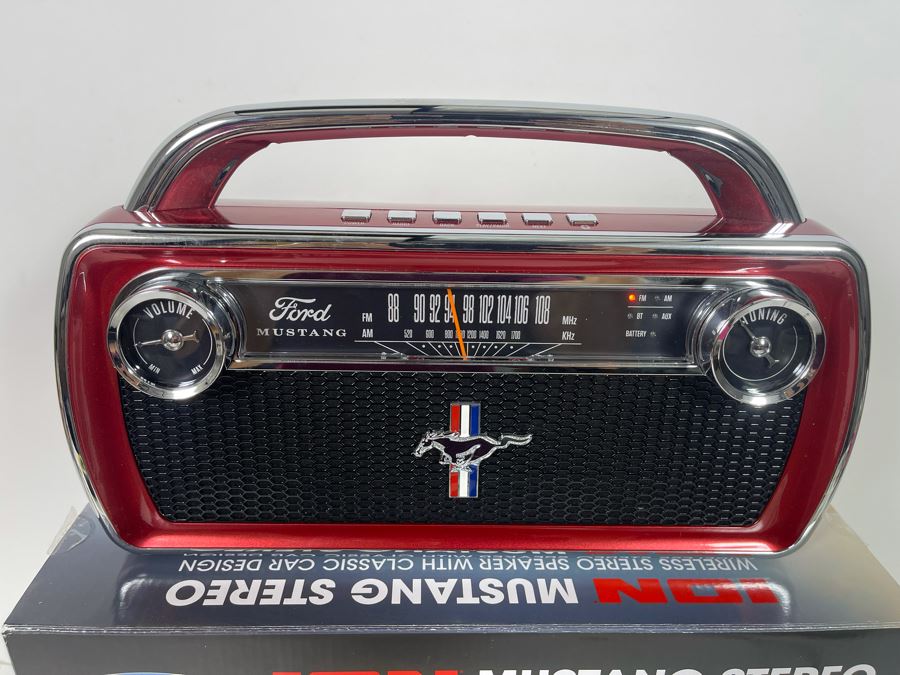 Ford Mustang ION Portable Stereo With Box [Photo 4]
