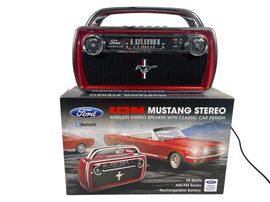 Ford Mustang ION Portable Stereo With Box [Photo 1]