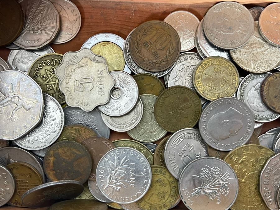 LANE Cedar Box Salesman's Sample Chest 9W X 4D X 4H Filled With Foreign Coins - See Photos [Photo 12]