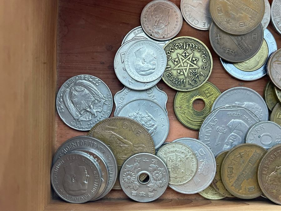 LANE Cedar Box Salesman's Sample Chest 9W X 4D X 4H Filled With Foreign Coins - See Photos [Photo 16]