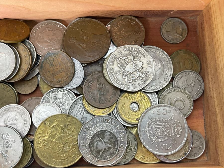 LANE Cedar Box Salesman's Sample Chest 9W X 4D X 4H Filled With Foreign Coins - See Photos [Photo 9]