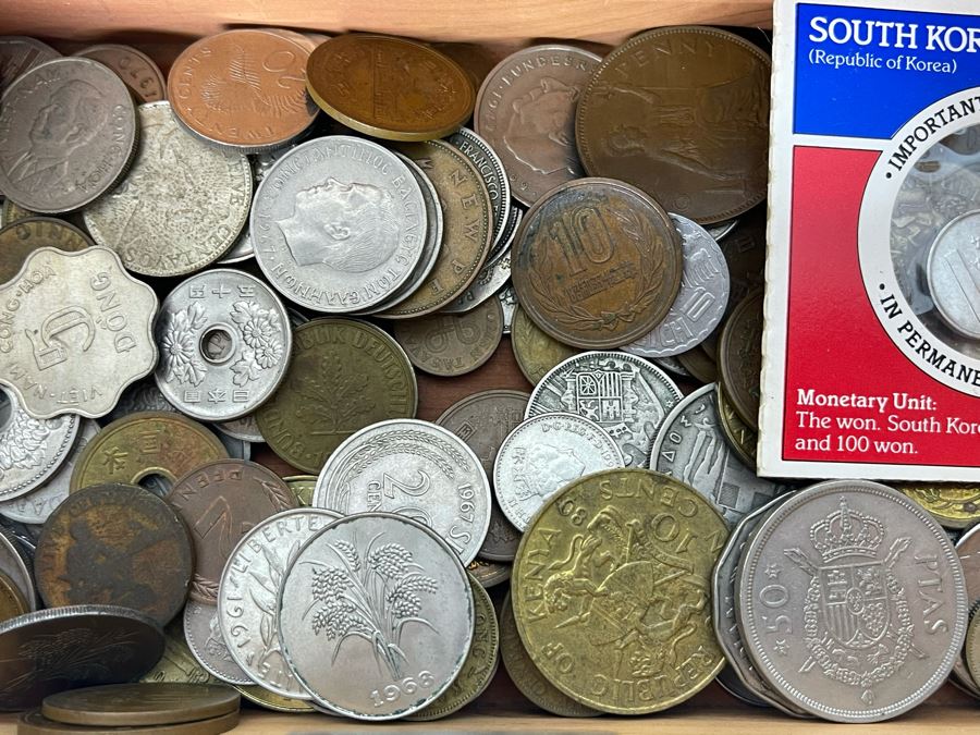 LANE Cedar Box Salesman's Sample Chest 9W X 4D X 4H Filled With Foreign Coins - See Photos [Photo 7]