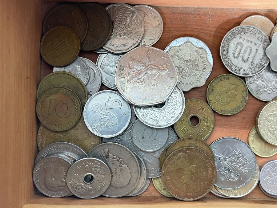 LANE Cedar Box Salesman's Sample Chest 9W X 4D X 4H Filled With Foreign Coins - See Photos [Photo 13]
