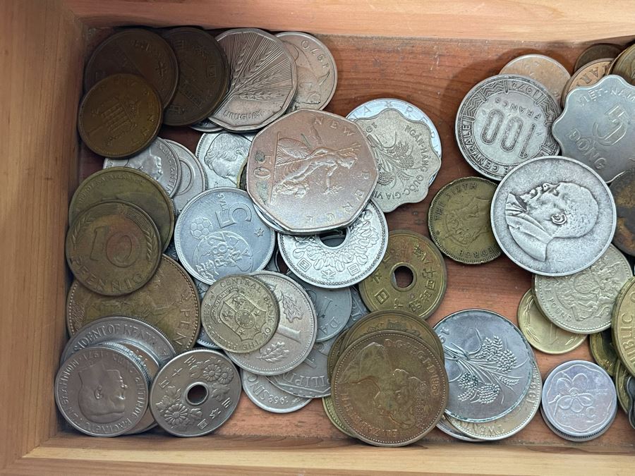 LANE Cedar Box Salesman's Sample Chest 9W X 4D X 4H Filled With Foreign Coins - See Photos [Photo 14]