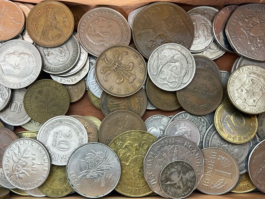 LANE Cedar Box Salesman's Sample Chest 9W X 4D X 4H Filled With Foreign Coins - See Photos [Photo 11]
