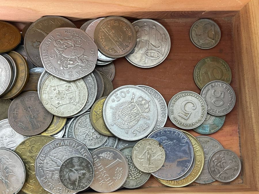 LANE Cedar Box Salesman's Sample Chest 9W X 4D X 4H Filled With Foreign Coins - See Photos [Photo 10]