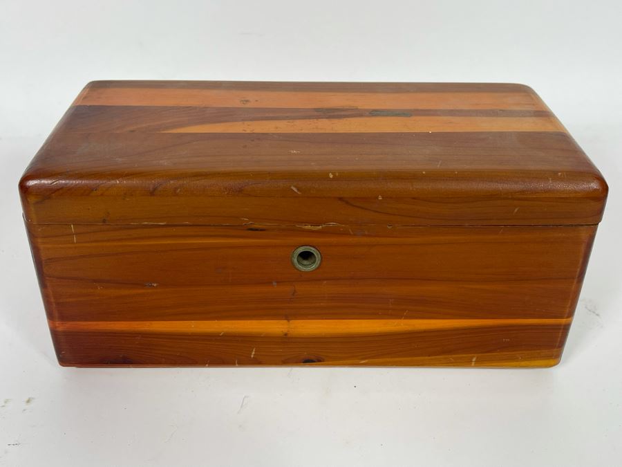 LANE Cedar Box Salesman's Sample Chest 9W X 4D X 4H Filled With Foreign Coins - See Photos [Photo 18]