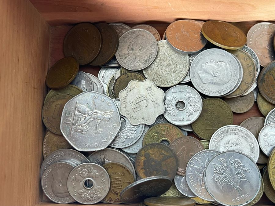 LANE Cedar Box Salesman's Sample Chest 9W X 4D X 4H Filled With Foreign Coins - See Photos [Photo 6]