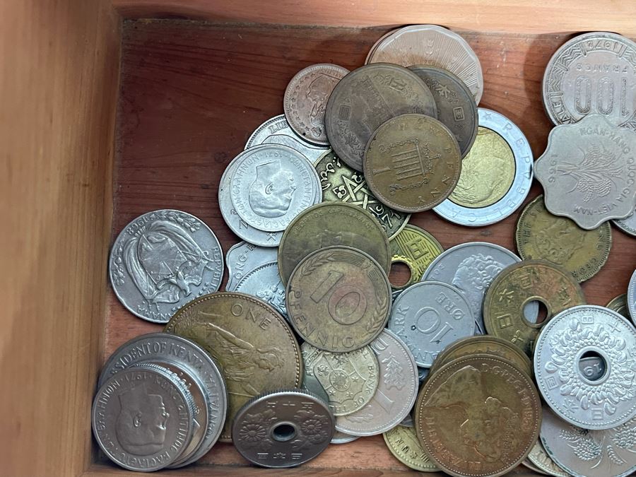 LANE Cedar Box Salesman's Sample Chest 9W X 4D X 4H Filled With Foreign Coins - See Photos [Photo 15]