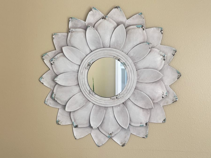 Metal Floral Wall Mirror 32W [Photo 1]