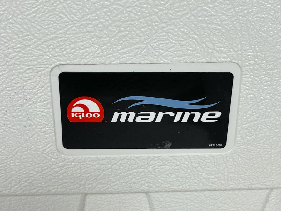 Small Igloo Marine Cooler [Photo 4]