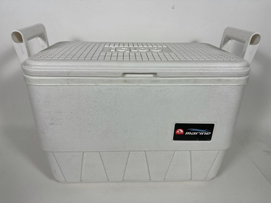 Small Igloo Marine Cooler [Photo 2]