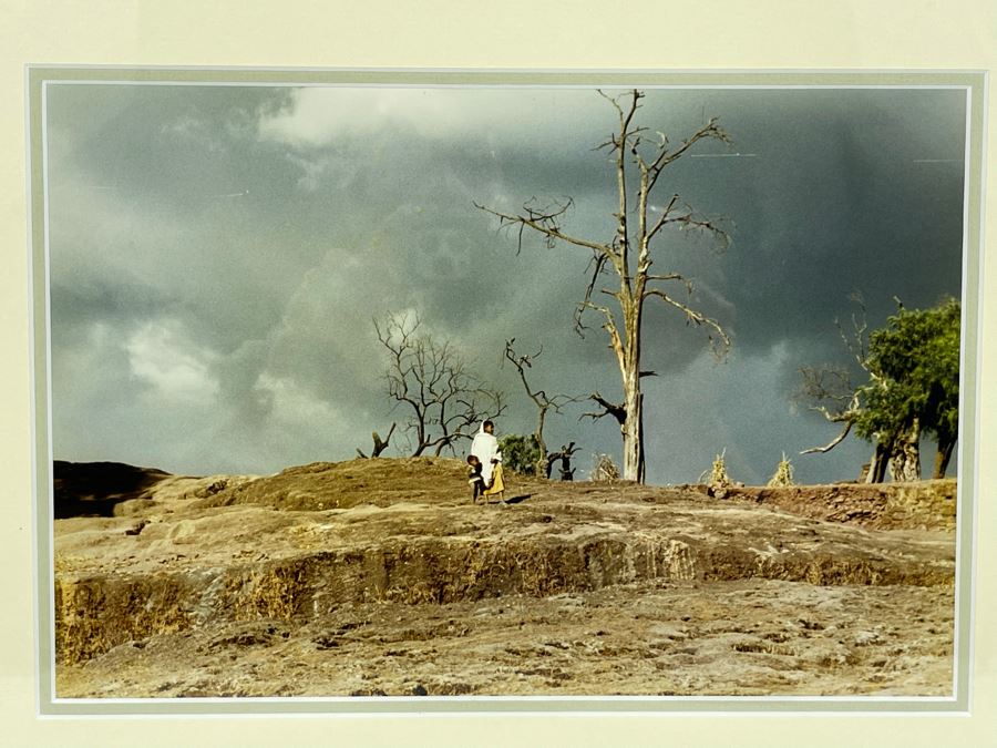 Vintage Framed Photograph Frame Measures 17.5 X 14 [Photo 3]