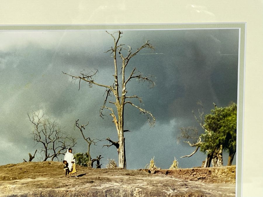 Vintage Framed Photograph Frame Measures 17.5 X 14 [Photo 5]