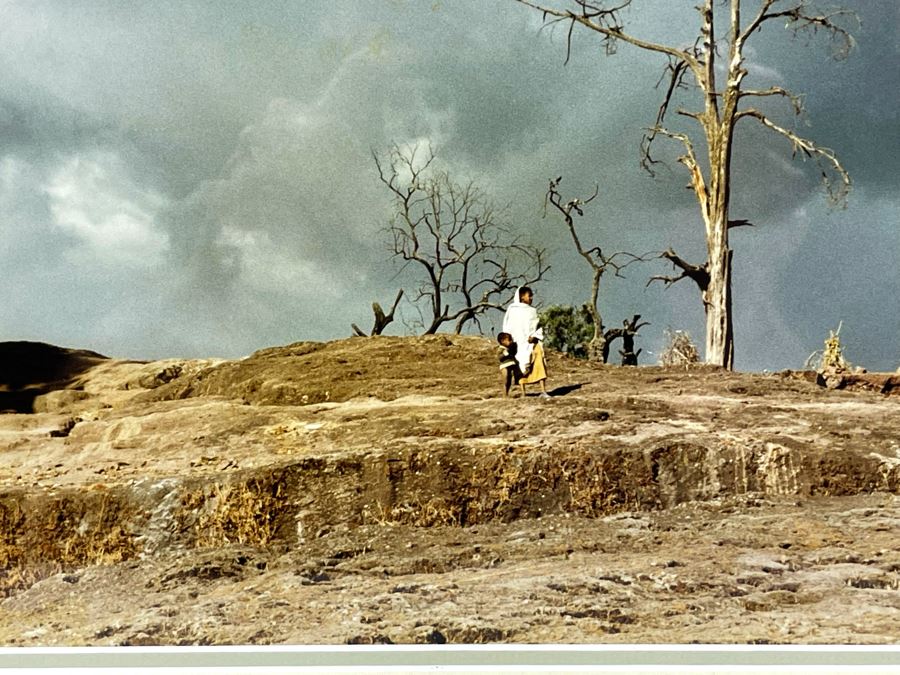 Vintage Framed Photograph Frame Measures 17.5 X 14 [Photo 4]