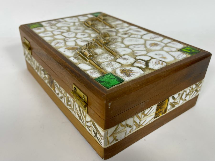 Vintage Handmade Box With Pistols On Top 9W X 6D X 3H [Photo 7]