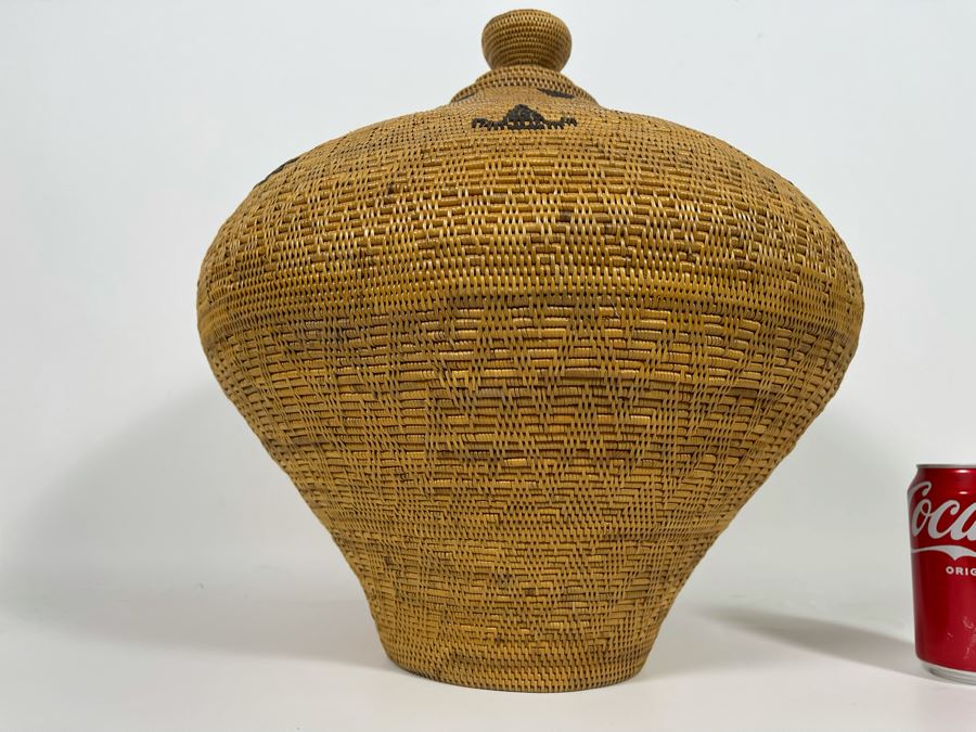 JUST ADDED - Impressive Vintage Tenganan Balinese Hand Woven Basket With Lid 16W X 16.5H [Photo 9]
