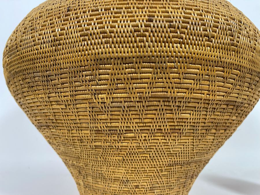 JUST ADDED - Impressive Vintage Tenganan Balinese Hand Woven Basket With Lid 16W X 16.5H [Photo 10]