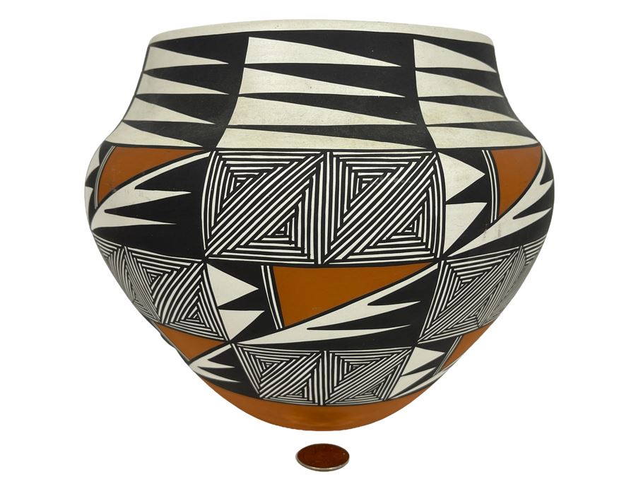 JUST ADDED - Large Vintage Native American Acoma Pottery Signed Garcia 9W X 7.5H