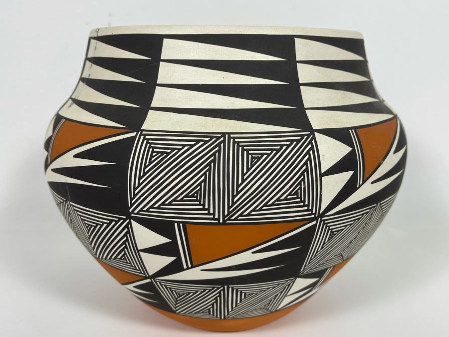 JUST ADDED - Large Vintage Native American Acoma Pottery Signed Garcia 9W X 7.5H [Photo 8]