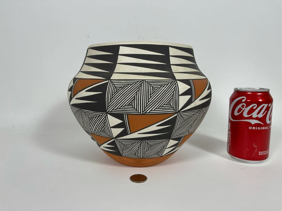 JUST ADDED - Large Vintage Native American Acoma Pottery Signed Garcia 9W X 7.5H [Photo 3]