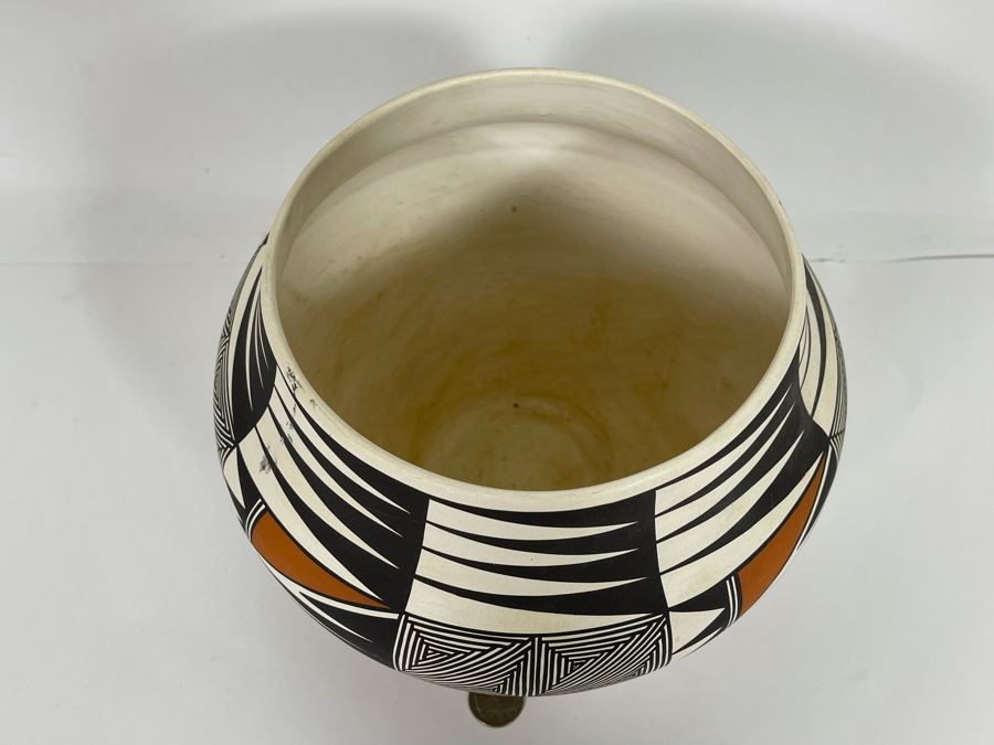 JUST ADDED - Large Vintage Native American Acoma Pottery Signed Garcia 9W X 7.5H [Photo 9]