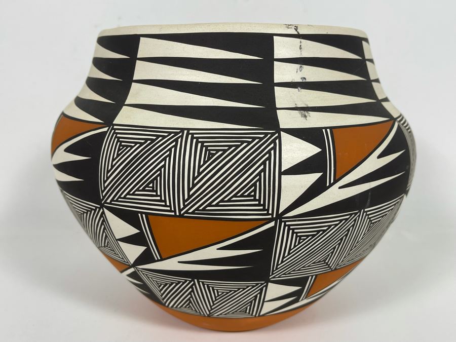 JUST ADDED - Large Vintage Native American Acoma Pottery Signed Garcia 9W X 7.5H [Photo 7]