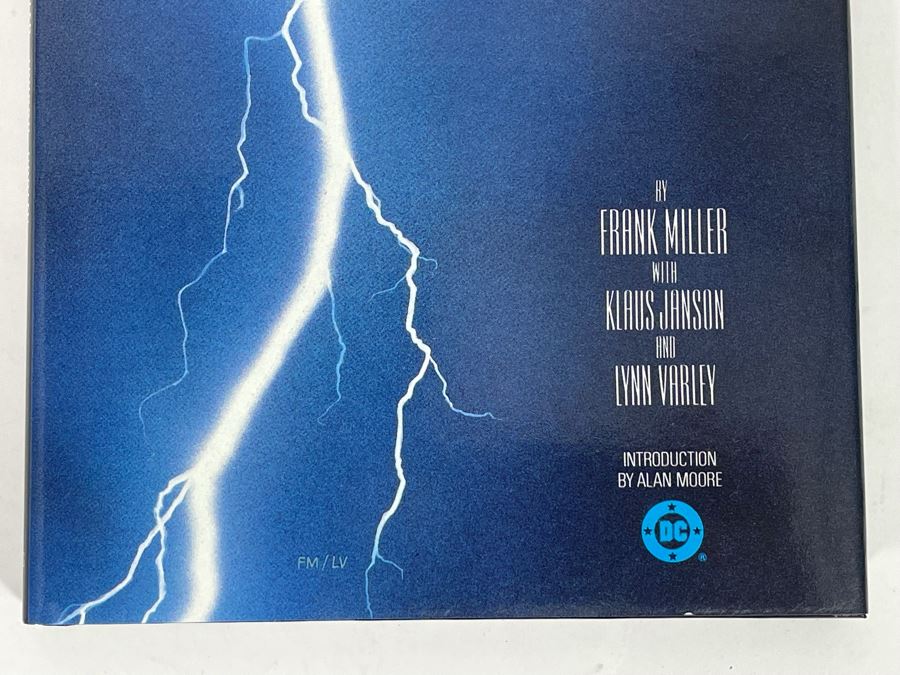 First Printing Hardcover Graphic Novel Book Batman The Dark Knight Returns By Frank Miller (Mint Condition) [Photo 3]