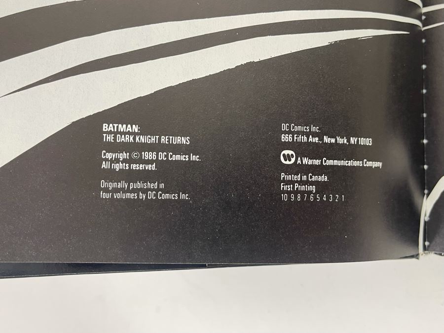 First Printing Hardcover Graphic Novel Book Batman The Dark Knight Returns By Frank Miller (Mint Condition) [Photo 7]
