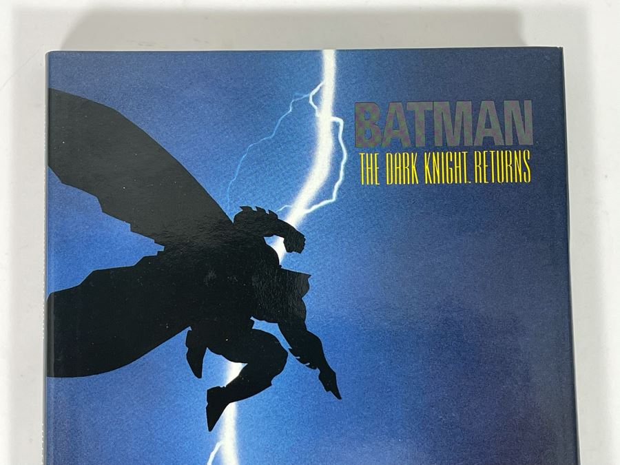 First Printing Hardcover Graphic Novel Book Batman The Dark Knight Returns By Frank Miller (Mint Condition) [Photo 2]