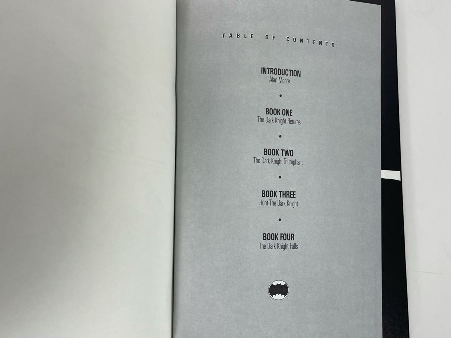 First Printing Hardcover Graphic Novel Book Batman The Dark Knight Returns By Frank Miller (Mint Condition) [Photo 6]