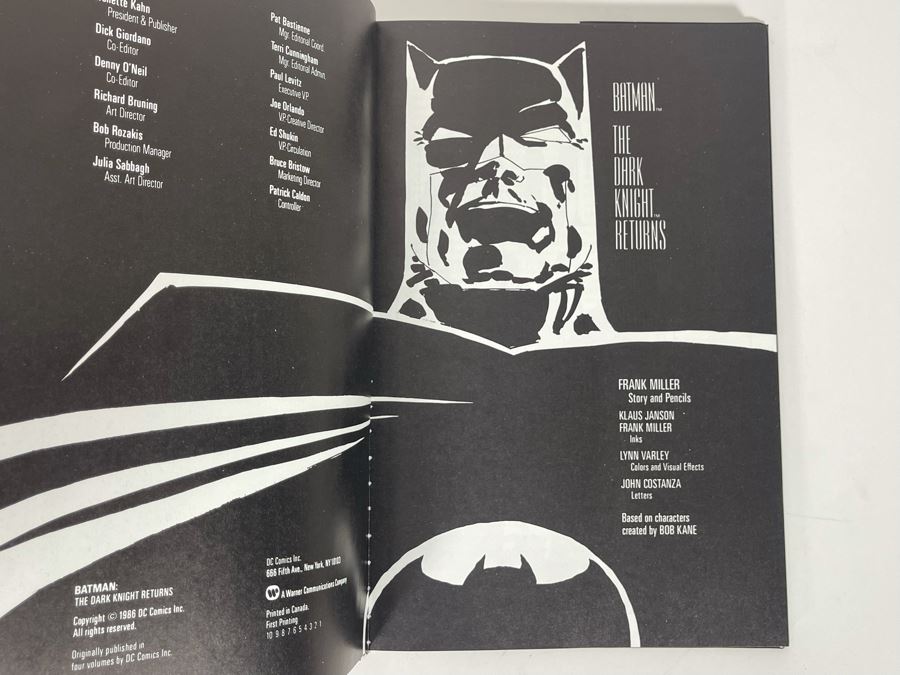 First Printing Hardcover Graphic Novel Book Batman The Dark Knight Returns By Frank Miller (Mint Condition) [Photo 8]