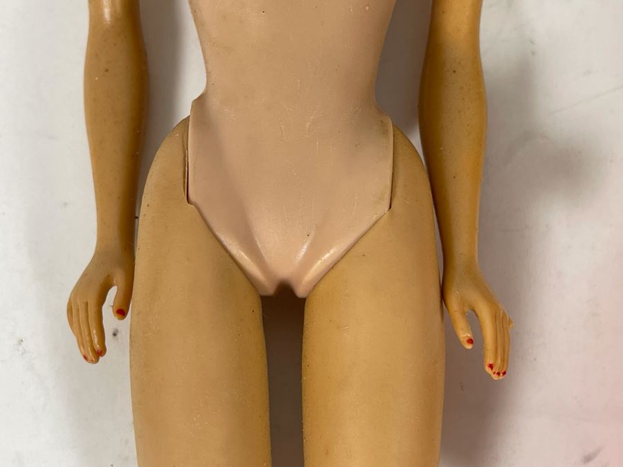 Vintage Early Sixties Barbie Dolls With Mark Barbie TM Pats Pend C MCMLVIII By Mattel Inc Feet Marked Japan (One Say Barbie R) - Possible Fashion Queen Barbie With No Wigs 11L [Photo 8]