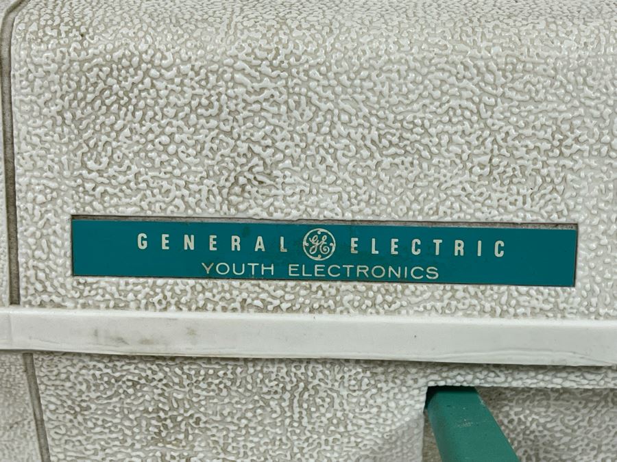 Vintage Mickey Mouse General Electric Portable Record Player Works But Poor Sound Quality Model RP3122B [Photo 7]