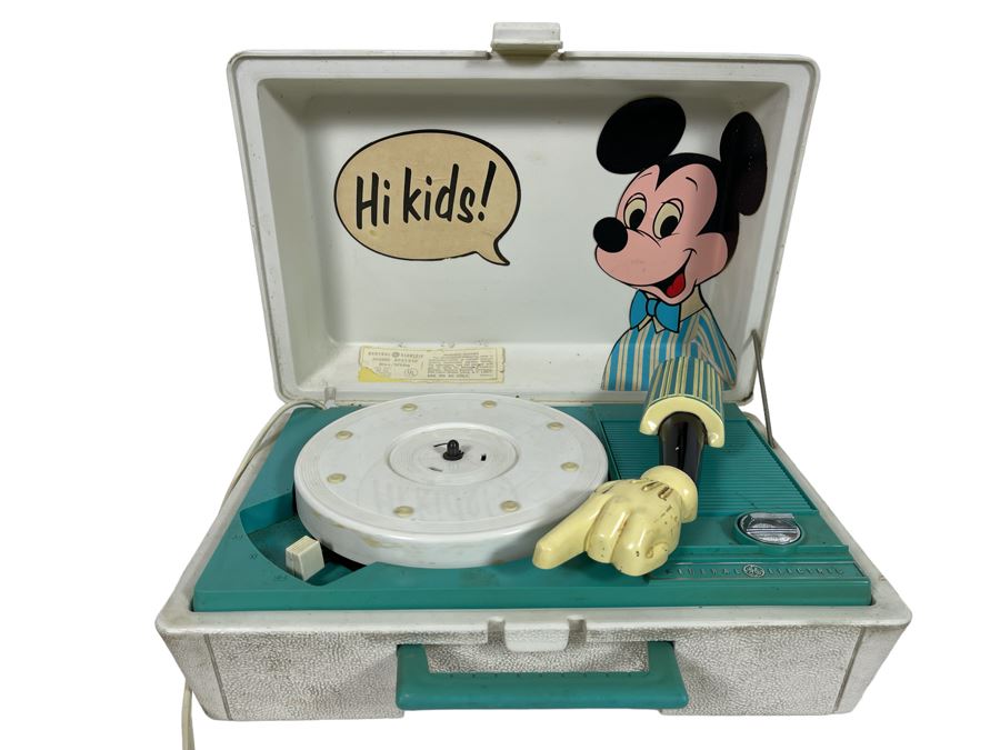 Vintage Mickey Mouse General Electric Portable Record Player Works But Poor Sound Quality Model RP3122B