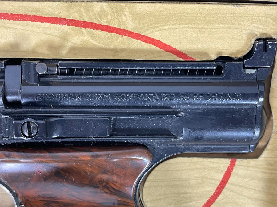 Collectible Vintage Crosman 600 SemiAutomatic .22 Caliber 10Shot CO2
