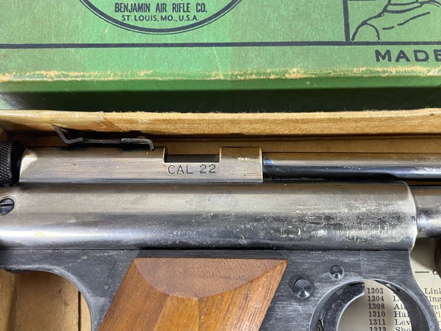 Collectible Vintage Benjamin Target Pistol Model 132 BB Gun With Original Box And Pellets [Photo 5]