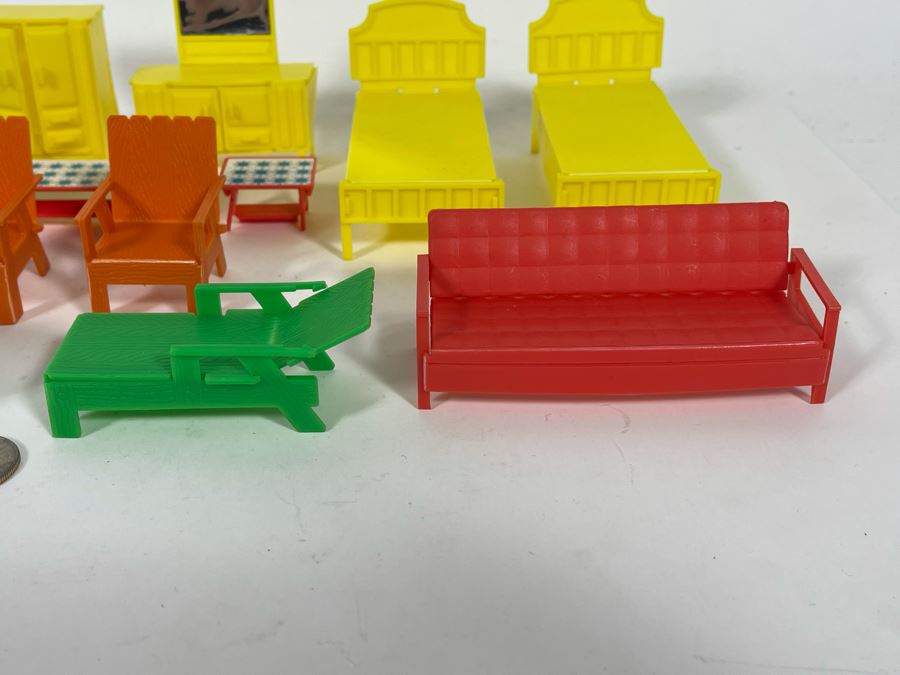 Collection Of Vintage 1960s Mattel Liddle Kiddles Plastic Doll Furniture [Photo 11]