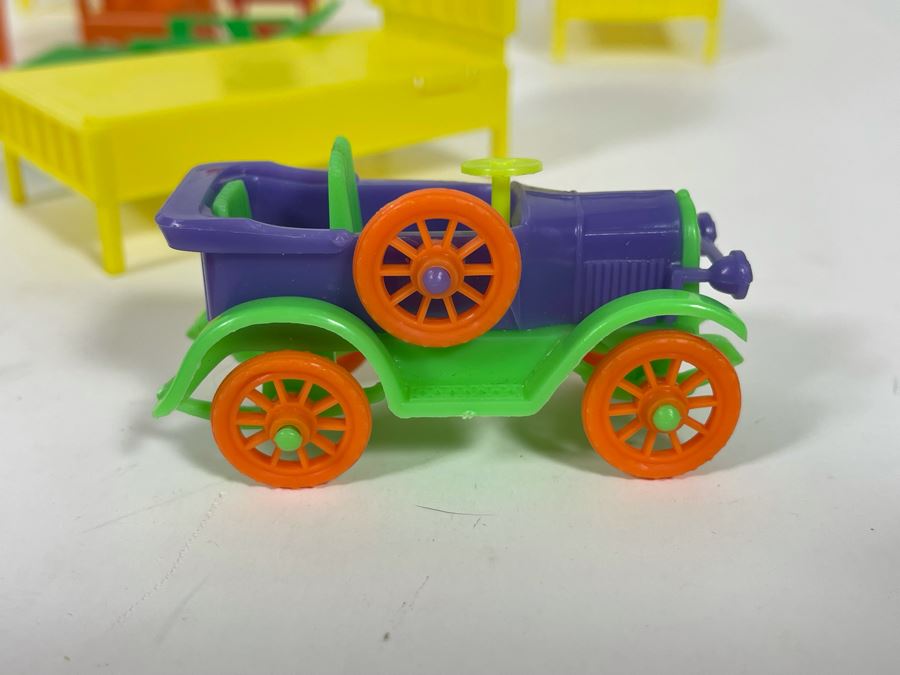 Collection Of Vintage 1960s Mattel Liddle Kiddles Plastic Doll Furniture [Photo 19]