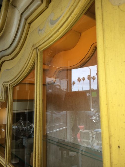 Drexel French Provincial China Cabinet w/ Lights [Photo 10]