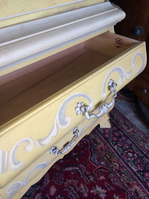 Drexel French Provincial China Cabinet w/ Lights [Photo 8]