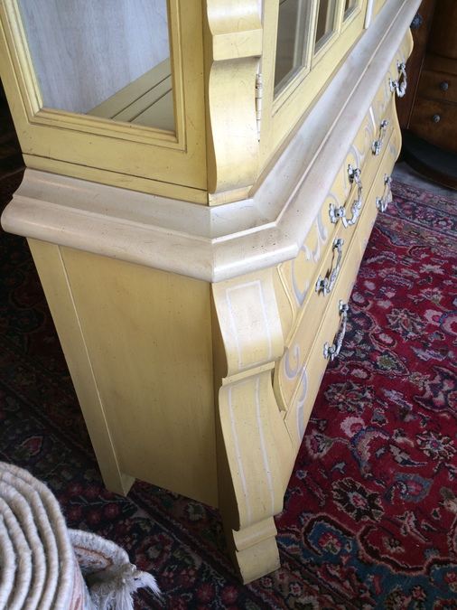 Drexel French Provincial China Cabinet w/ Lights [Photo 7]