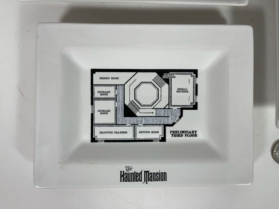 Set Of Eight Disneyland The Haunted Mansion Plates Trays Retails $78 [Photo 12]