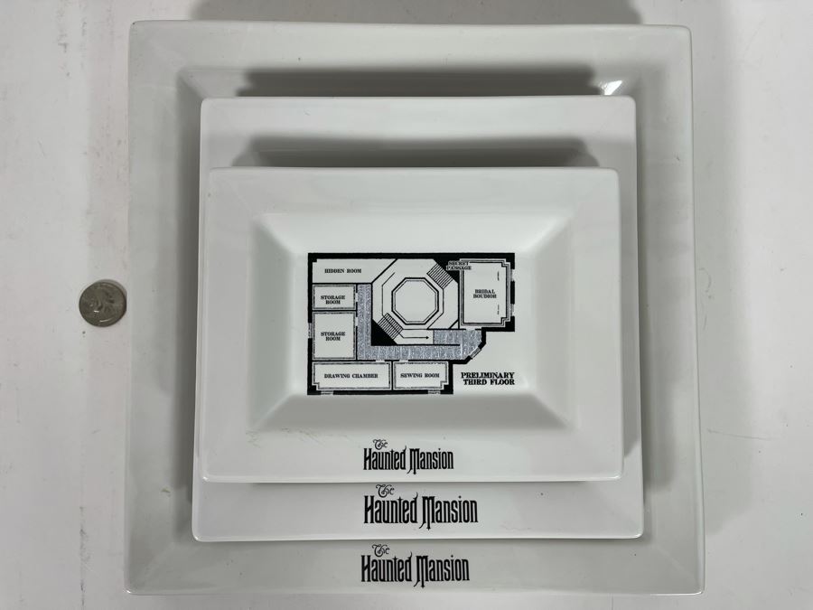 Set Of Eight Disneyland The Haunted Mansion Plates Trays Retails $78 [Photo 4]