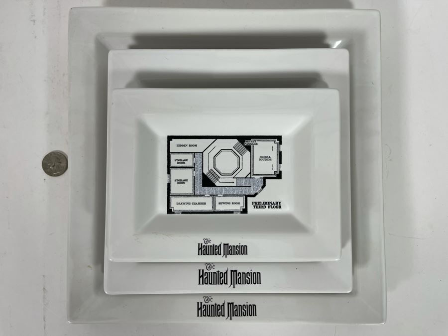 Set Of Eight Disneyland The Haunted Mansion Plates Trays Retails $78 [Photo 3]