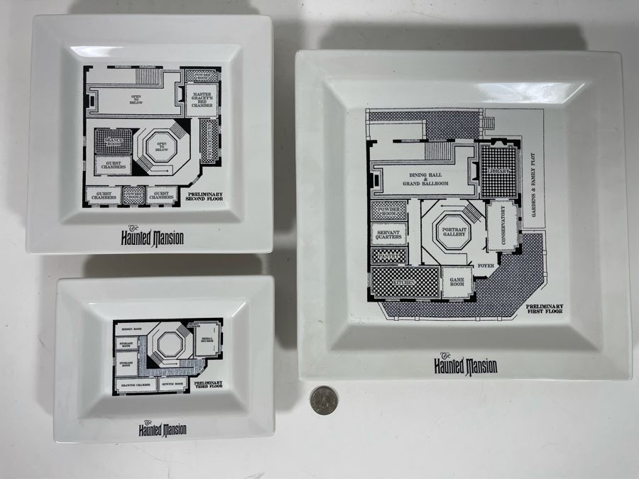 Set Of Eight Disneyland The Haunted Mansion Plates Trays Retails $78 [Photo 5]