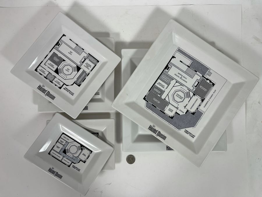 Set Of Eight Disneyland The Haunted Mansion Plates Trays Retails $78 [Photo 13]